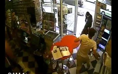 Perro impide que roben la tienda de su dueño [VIDEO]