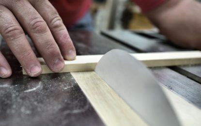 ¿Es posible cortar madera con papel?
