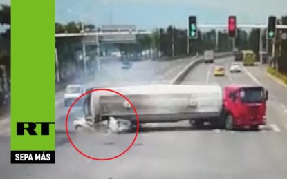 Escalofriante video: 4 personas mueren aplastadas por un camión cargado de cemento