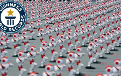Más de mil robots bailan al son de la música en China y baten un récord Guinness