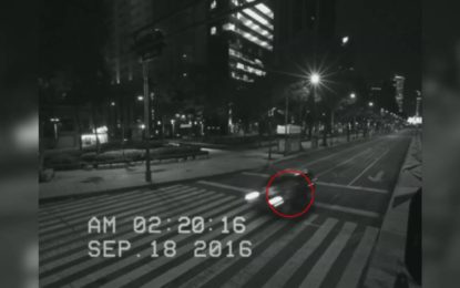 Cámaras de seguridad graban a un supuesto fantasma en medio de una avenida de México