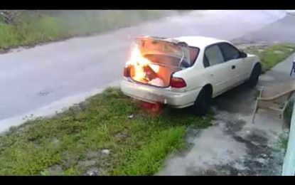 Pensó que había quemado el auto de su exnovio pero se llevó una gran sorpresa