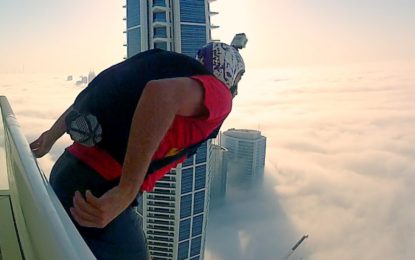 ‘Salto de fe’: se tira de un rascacielos de Dubái con nula visibilidad
