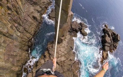 A vista de pájaro’: Camina sobre una cuerda floja y lo graba con una GoPro