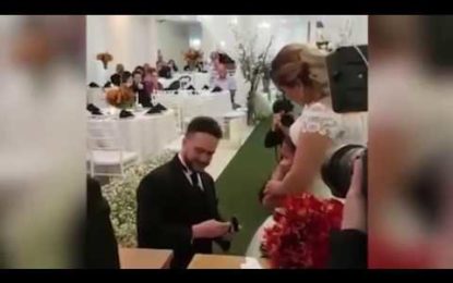 “¿Serás mi hija para siempre?”: el novio sorprende a su hijastra durante la boda