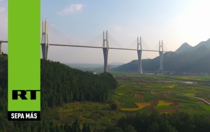 Un dron capta impresionantes imágenes de un nuevo puente chino de 1,5 kilómetros