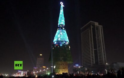 Sri Lanka dice haber armado el árbol navideño artificial más alto del mundo