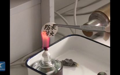 Científicos chinos crean papel resistente al agua y fuego