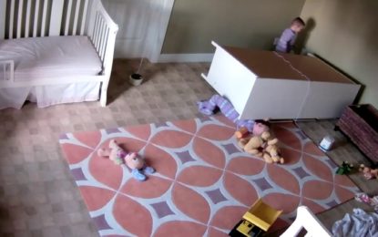 La fuerza del vínculo: niño de 2 años levanta un mueble para salvar a su hermano gemelo