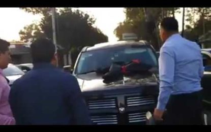 Un mexicano descubre al amante de su esposa al volante de su propia camioneta