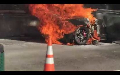 Un Lamborghini Gallardo arde en mitad de Miami
