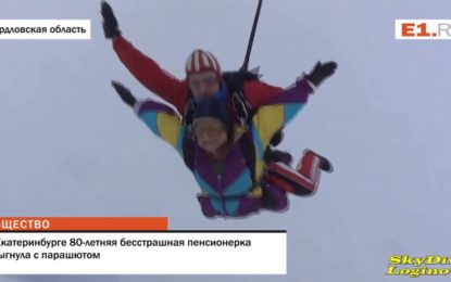 Una mujer celebra su 80.º cumpleaños con un salto en paracaídas