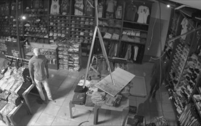 Este ladrón confió en sus limitadas habilidades para trepar y casi queda atrapado en una tienda