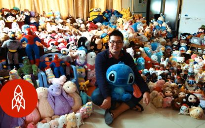 Ganó 15 mil peluches en las máquinas de garra en un año [VIDEO]