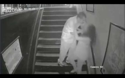Una cámara de seguridad capta el horrible momento en que un hombre intenta violar a una mujer