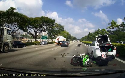 FUERTES IMÁGENES: Dos motoristas salen despedidos en un aparatoso accidente 