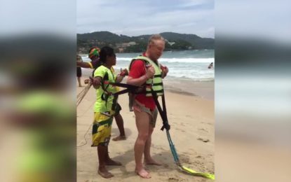 Graba la trágica muerte de su esposo cuando hacía ‘parasailing’