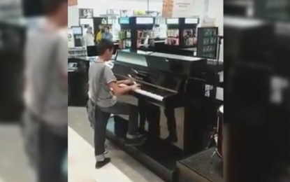 México, pendiente del niño que dejó a todos boquiabiertos al tocar el piano en una tienda