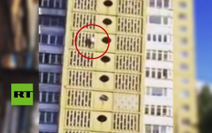 ‘Spiderman ruso’ desciende por un edificio de 17 pisos