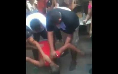 Un ladrón tiene una espantosa muerte en plena calle mientras huía de su víctima [FUERTE VIDEO]