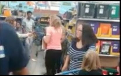 La compra de un cuaderno en Walmart acaba de la forma más inesperada