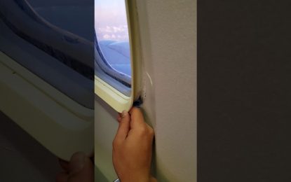 “¿Debería preocuparme?” Un pasajero ‘abre’ la ventanilla de un avión en pleno vuelo (VIDEO)