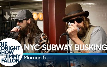 Jimmy Fallon y El Grupo Maroon 5 Sorprenden a Personas en El NYC Subway (Video)