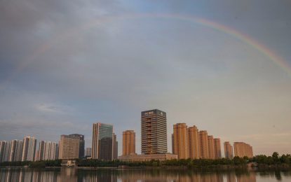 Nuevo récord mundial: Se registra el arcoíris más largo de la historia (VIDEO)