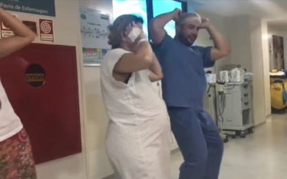 VIDEO: Un doctor baila ‘Despacito’ con sus pacientes embarazadas para ayudarlas en el parto