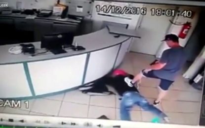 VIDEO: La increíble puntería de un policía impide el atraco a una gasolinera de Brasil