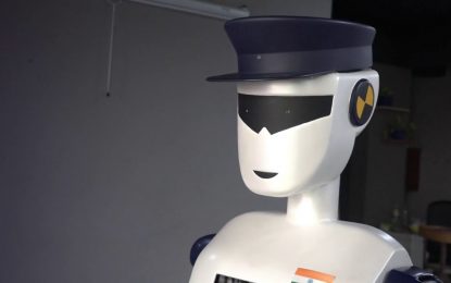 VIDEO: La India presenta el primer robot policía inteligente del mundo