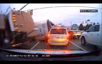 VIDEO: Un camionero drogado se salta un semáforo en rojo y causa un choque de seis vehículos