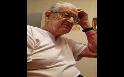 VIDEO: La reacción de un anciano al descubrir que tiene 98 años conquista la Red (lenguaje grosero)