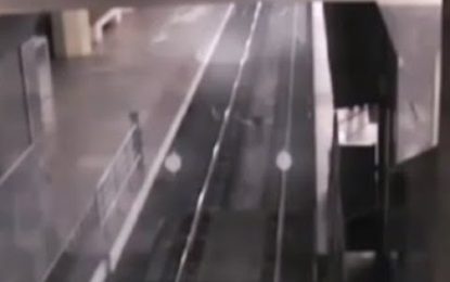 VIDEO: Publican imágenes de un “tren fantasma” que ‘recoge pasajeros’ en una estación