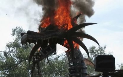 VIDEO: Dragón se incendia en pleno desfile en Disney World pero público cree que es parte del ‘show’