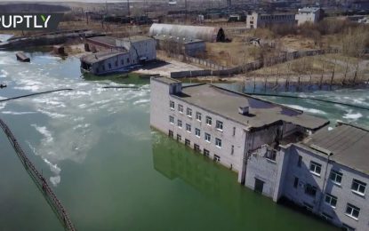 VIDEO: Así está siendo una ciudad fantasma rusa ‘tragada’ por la tierra