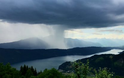 VIDEO: El ‘tsunami caído del cielo’ impresiona a los internautas