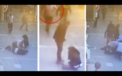 VIDEO: Un peatón defiende a una mujer en plena calle noqueando a su agresor de un violento cabezazo