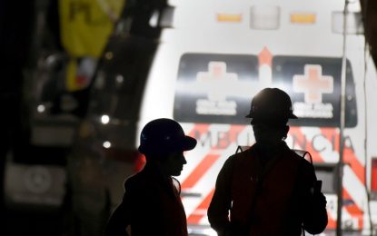 VIDEO: Joven mexicano muere ahogado tras electrocutarse en un poste de la luz durante inundación