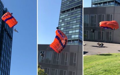 Se rompe las dos piernas tras saltar en paracaídas desde un edificio de 19 plantas (VIDEO)