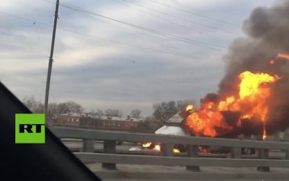 VIDEO: Una furgoneta con garrafas de gas explota en una autopista de Moscú