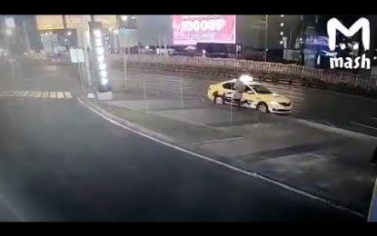 VIDEO: Una rueda procedente de un camión en marcha mata a una mujer en Moscú