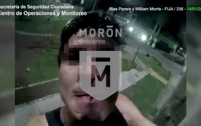 VIDEO: Intenta robar una cámara de seguridad que lo filmaba y termina detenido