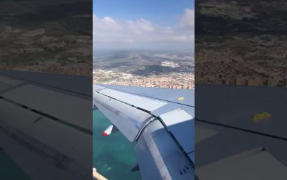VIDEO: Un pasajero graba cómo su avión se ladea de forma brusca en el aire debido a vientos extremos