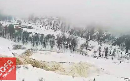 VIDEO: Una avalancha en el Himalaya devora lentamente árboles y destruye un edificio escolar