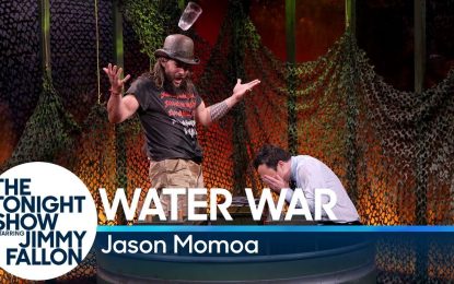 El Famoso Actor Jason Momoa Aquaman Jugando Water War con Jimmy Fallon Very Funny