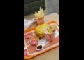 VIDEO: Un ratón ‘se suicida’ en un restaurante de comida rápida de EE.UU. ante decenas de clientes