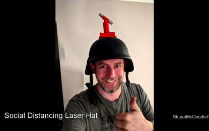 VIDEO: Un ingeniero construye un casco con un ‘cañón’ láser para mantener la distancia social